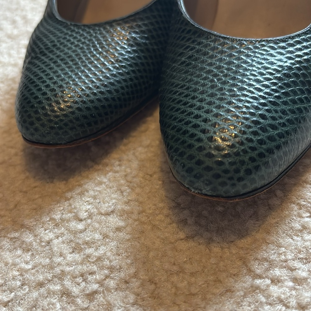 Vintage Salvatore Ferragamo Textured Leather Green Pumps - Picture 7 of 7